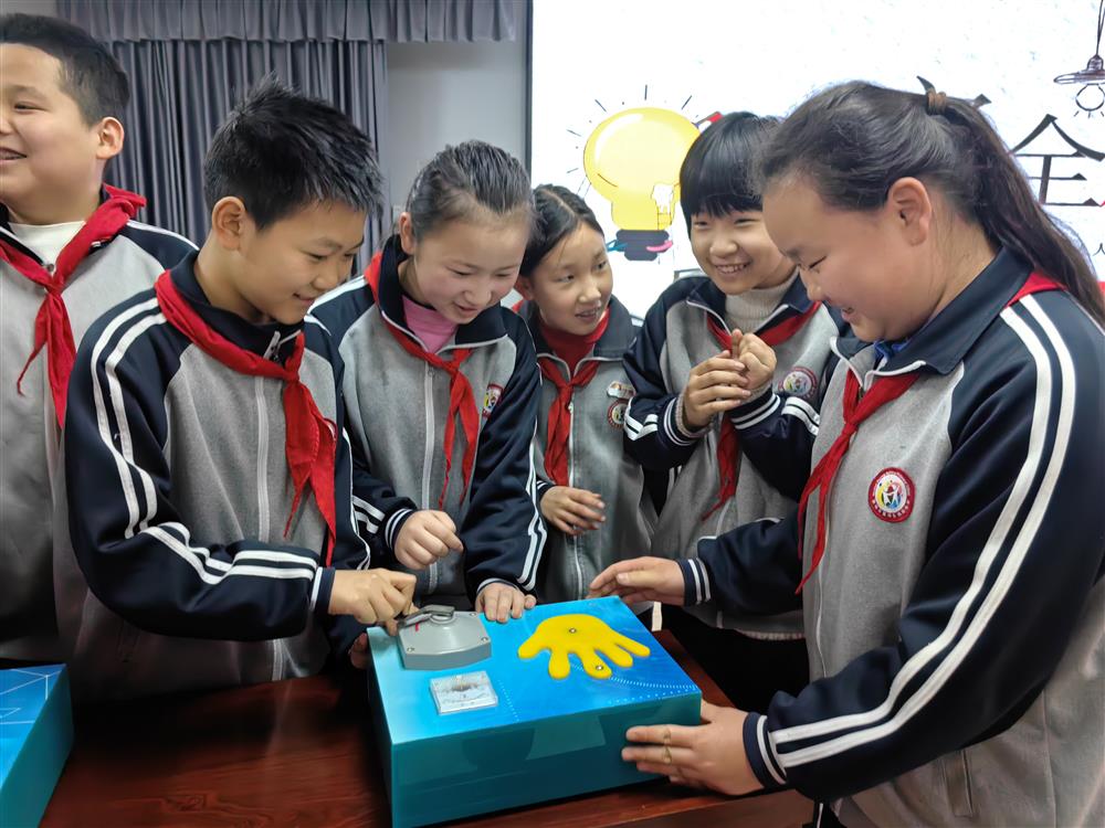 复兴区铁路小学 用电安全进校园，点亮开学季